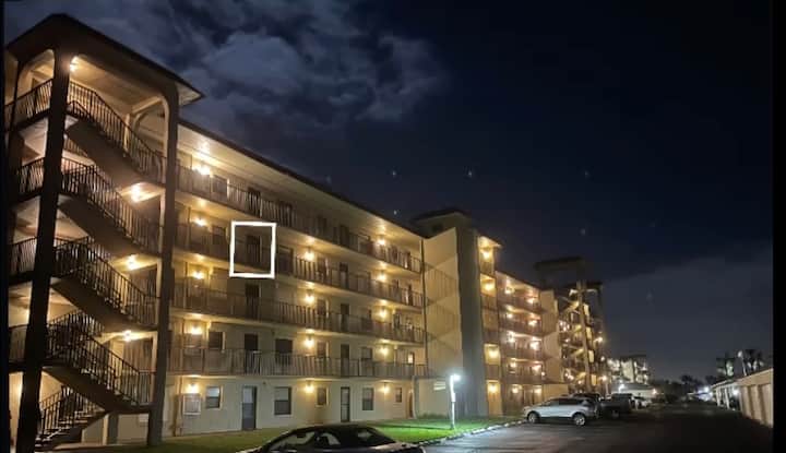 Getaway Beachfront Condo At Ormond Beach - Bulow Creek State Park, Ormond Beach