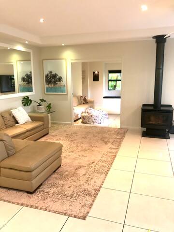 Tropical, Resort style, 4 bed, Family Oasis gallery image 4