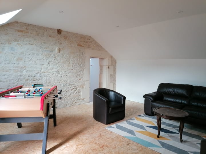 Belle Longère 200 M2, Piscine Et 5800m2 De Terrain - Chablis