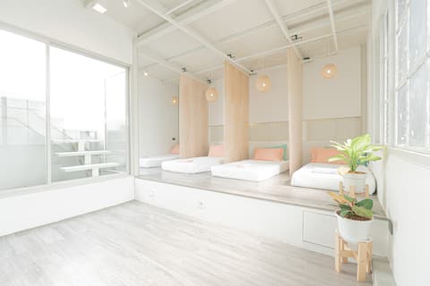 Local Bangkok Group Friends or Family Room (Max 8)