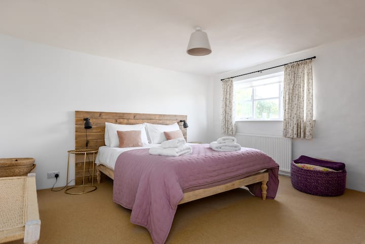 Dormitorio principal de la cabaña Nightingale