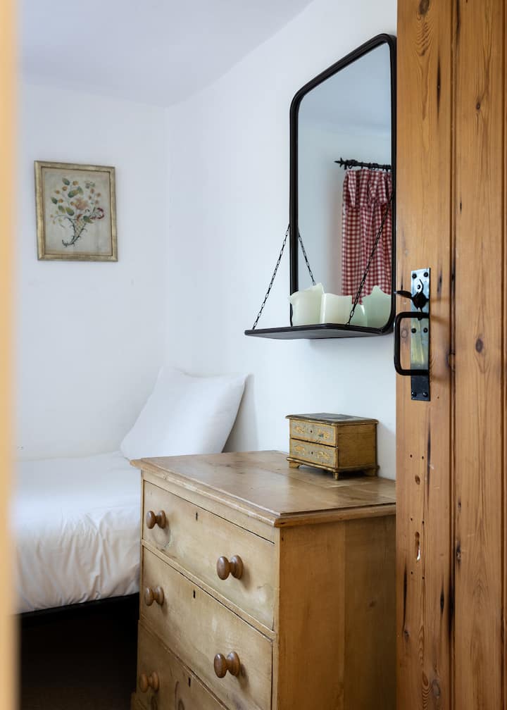 Nightingale Cottage 2nd Upstairs Dormitorio