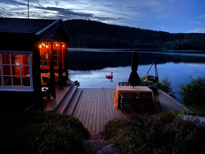 Cozy cabin right on the water with private jetty