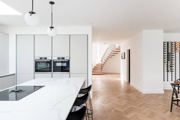 Stunning 5 bed family home in South West London gallery image 3