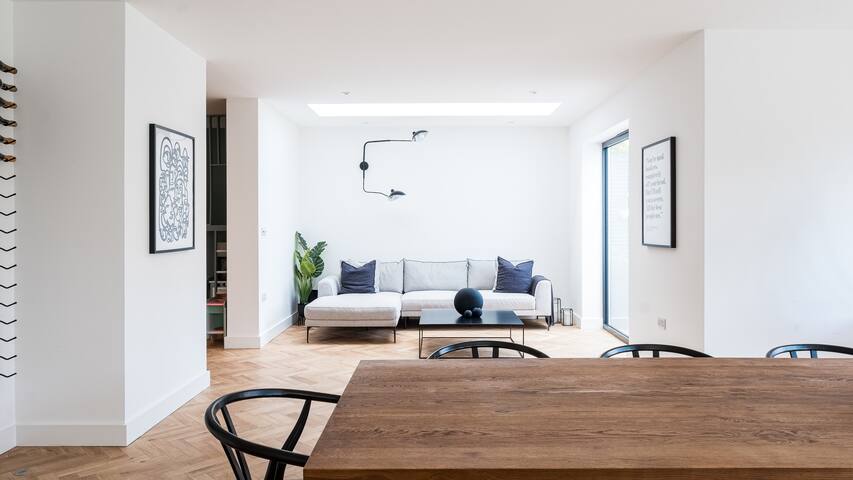 Stunning 5 bed family home in South West London gallery image 5