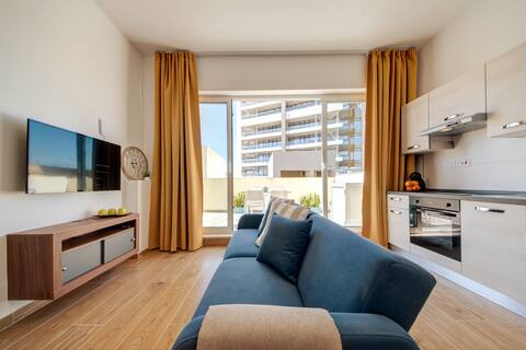 Penthouse with terrace and private hot-tube