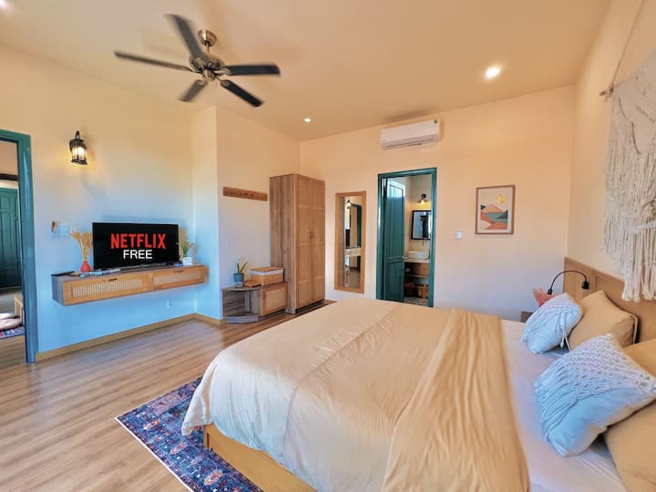 The master bedroom
#Large Room size
#King Size bedroom
#Smart tivi with netflix premium
#Safety box
#Private bathroom