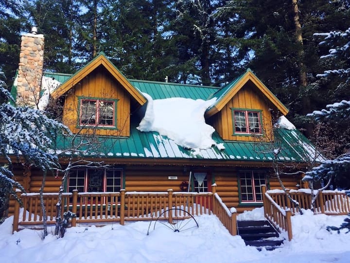 “The Wander Inn” A Cozy Cabin Adventure Cabins for Rent in Enumclaw