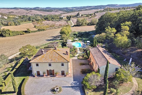 Country villa with Pool, games room & Bocce court