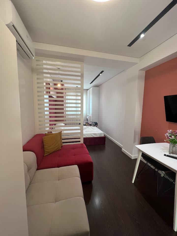 Cozy Retreat In Trendy Blloku District - Tirana