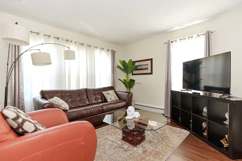 Lovely and Bright 3 Bedroom Apt w/Park