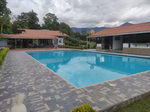 Cheerful 6 Bedroom Villa with pool in the Andes