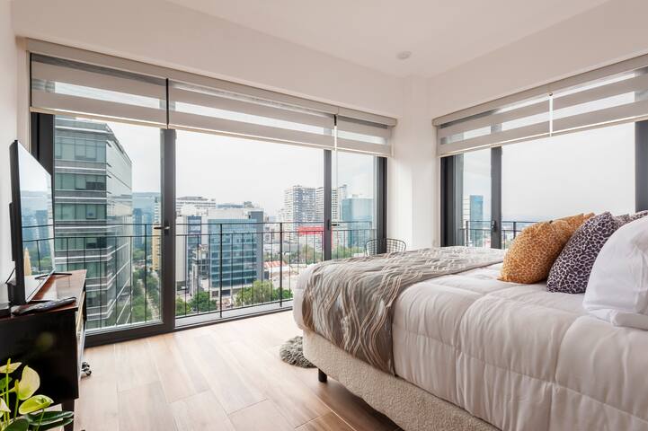 Stunning High-Rise Panoramic Apartment Polanco 3BD gallery image 3