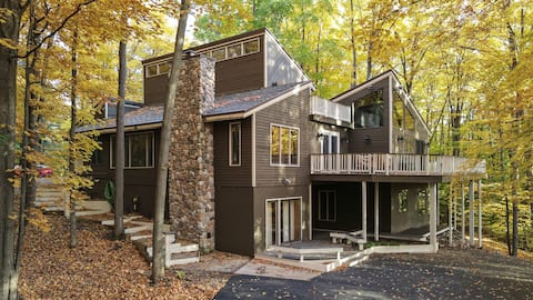 4500 SQ FT 5 Bdrms Renovated House W Gaming Garage