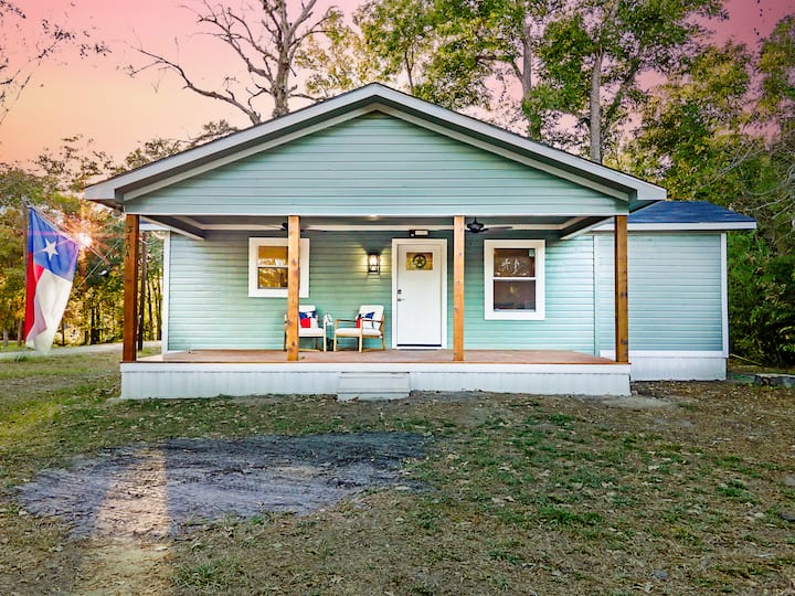 TheTexas Porch House Houses for Rent in Lufkin, Texas, United States