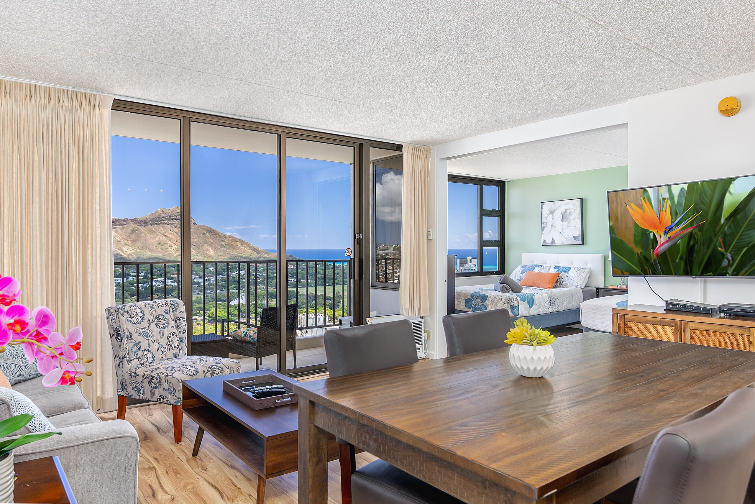 Condo in Honolulu · ★4.91 · 1 bedroom · 3 beds · 1 bath - Image 5