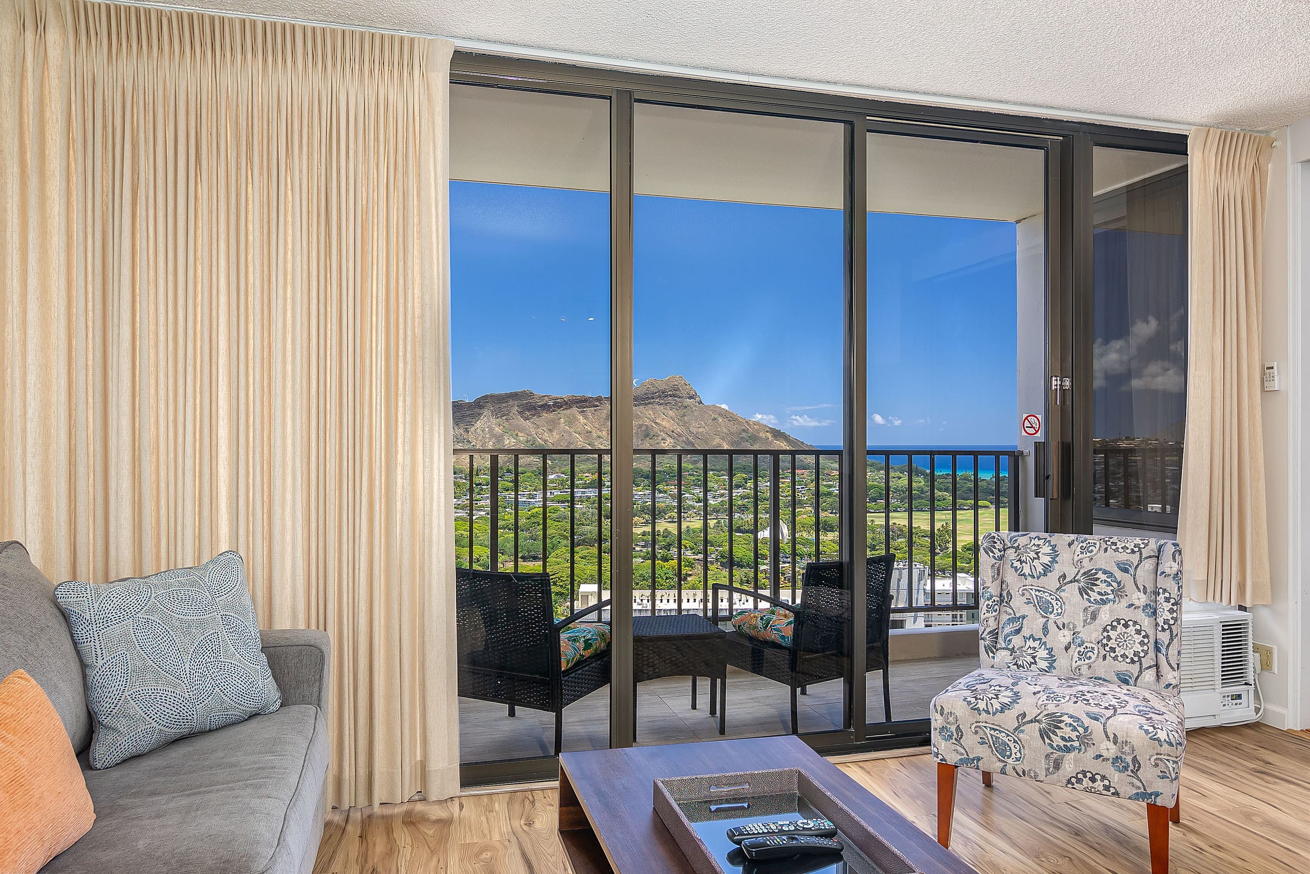Condo in Honolulu · ★4.91 · 1 bedroom · 3 beds · 1 bath - Image 17