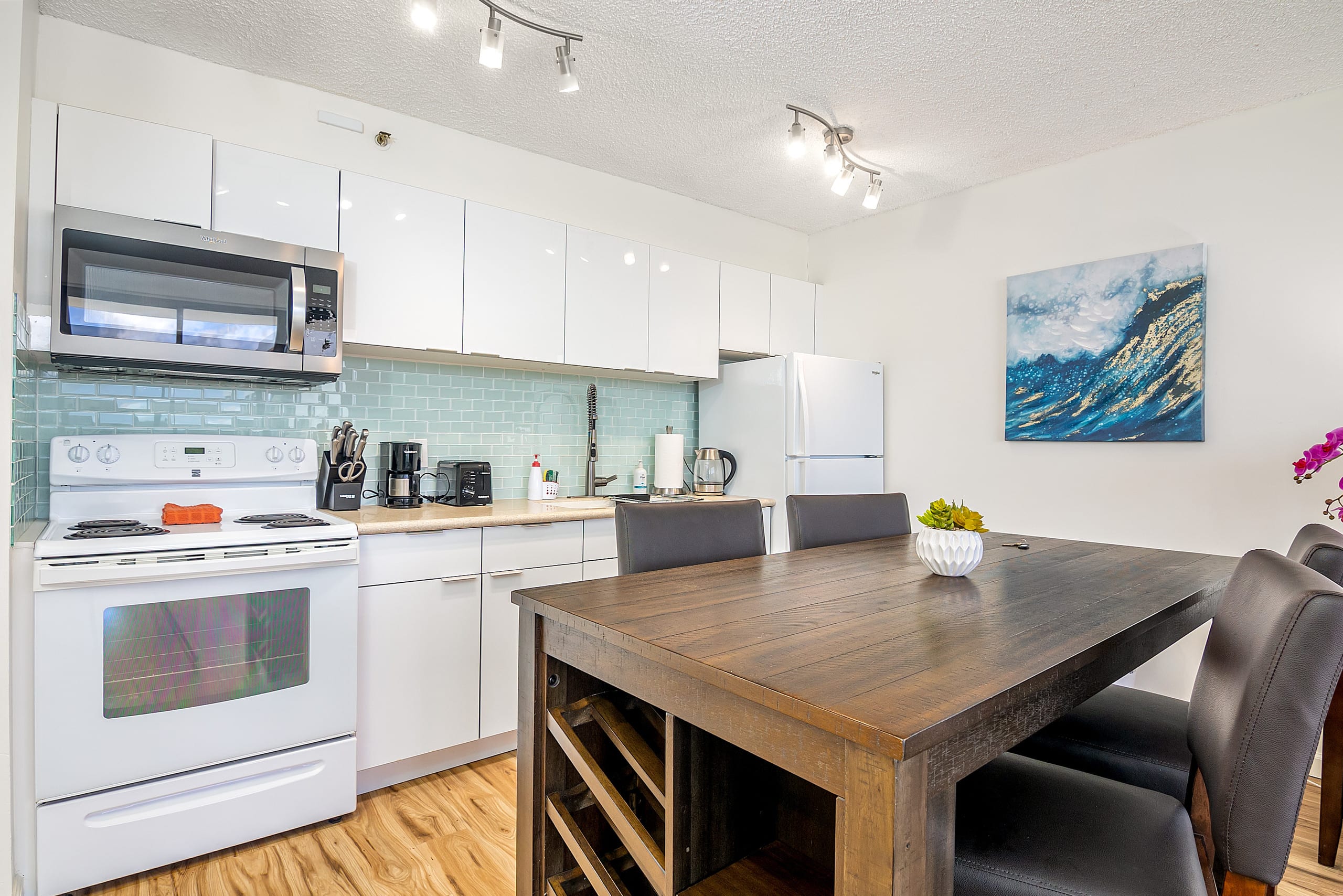 Condo in Honolulu · ★4.91 · 1 bedroom · 3 beds · 1 bath - Image 12