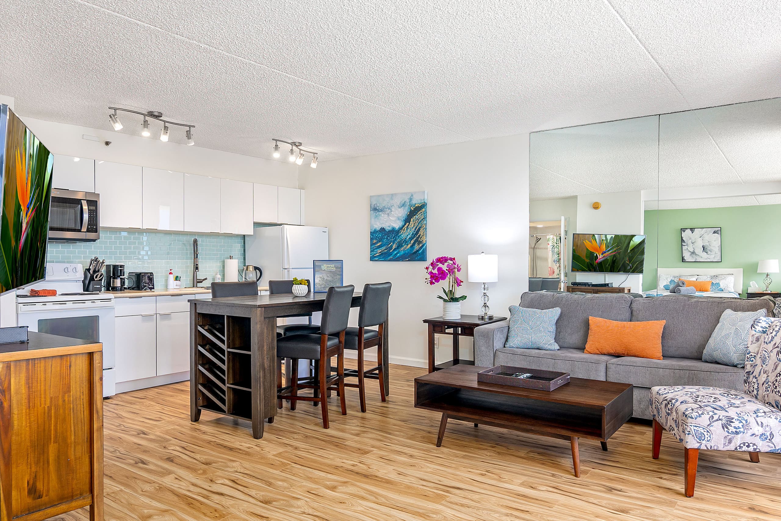 Condo in Honolulu · ★4.91 · 1 bedroom · 3 beds · 1 bath - Image 2