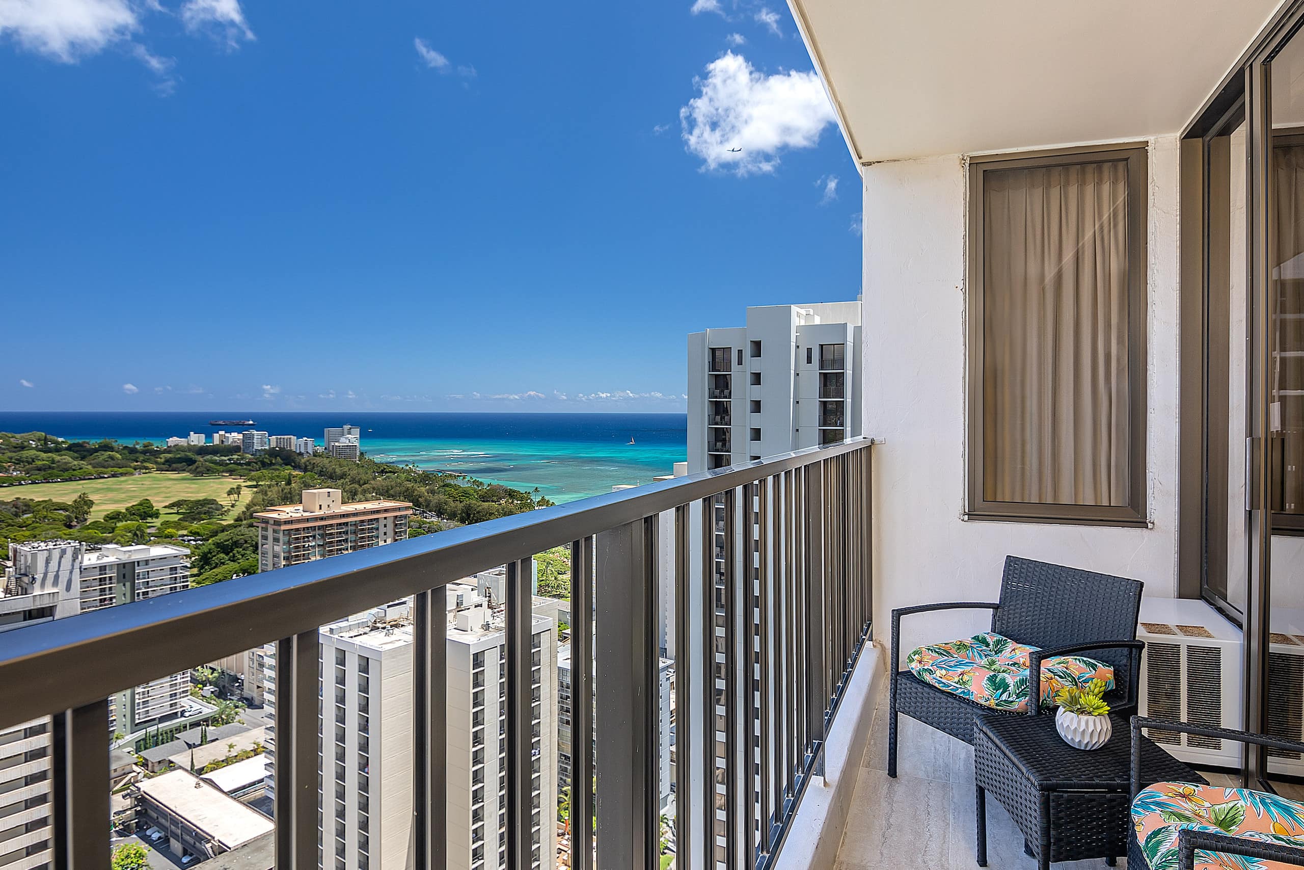 Condo in Honolulu · ★4.91 · 1 bedroom · 3 beds · 1 bath - Image 14