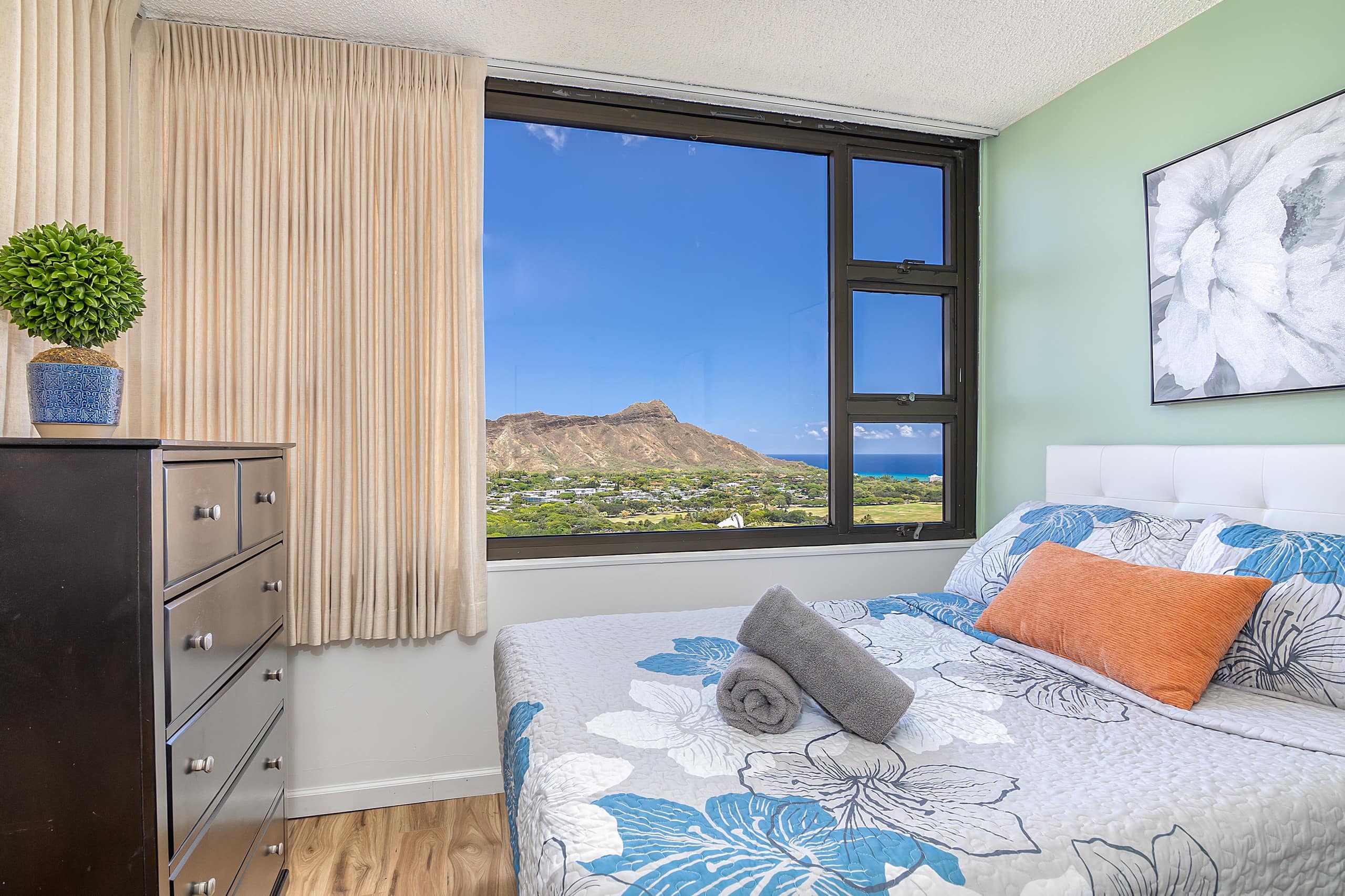 Condo in Honolulu · ★4.91 · 1 bedroom · 3 beds · 1 bath - Image 18