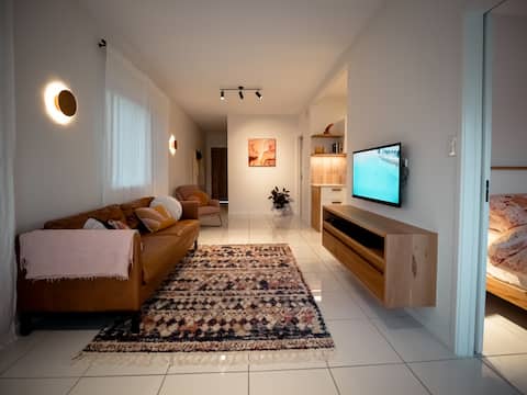 Top Airbnb: Retro Luxe Beachfront Apartment in Kingscliff
