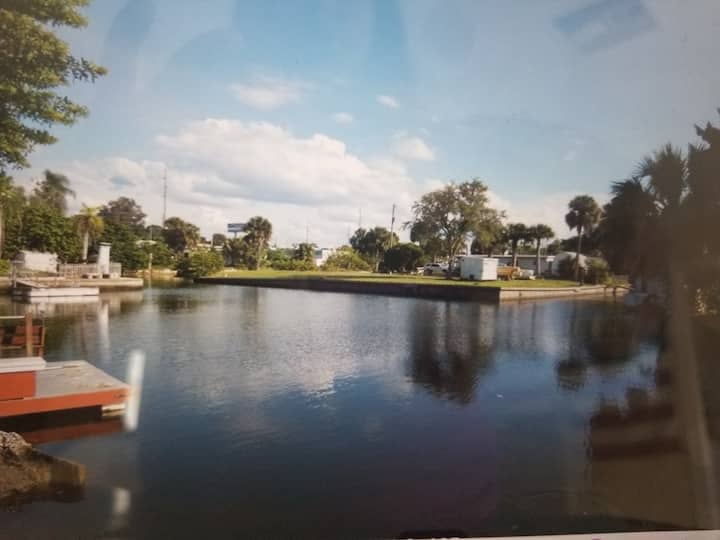 Cute 2 bedroom home on the water Beautiful sunsets Houses for Rent in