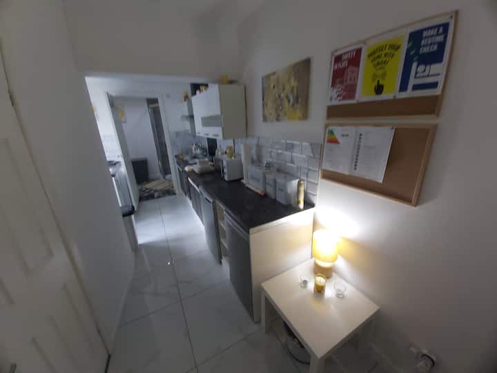 Lovely Furnished 1 Bed Flat With Free Parking. - 利物浦