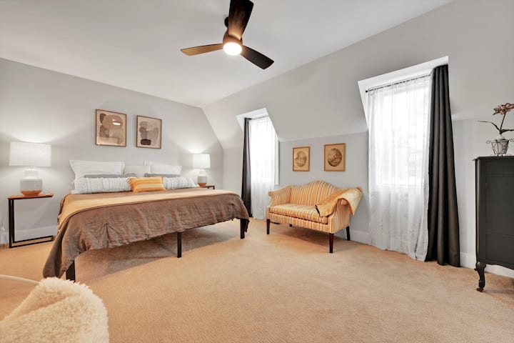 Large Bedroom & Private Full Bathroom Plus More - Lancaster, PA