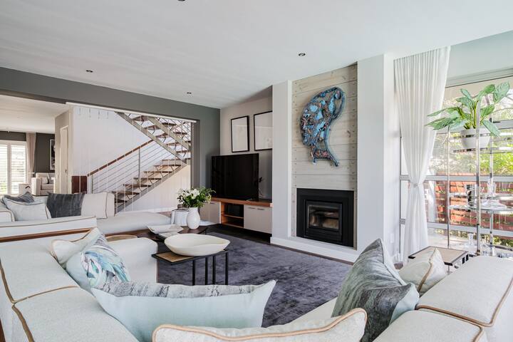 Luxurious Arty Villa close to beaches! gallery image 4