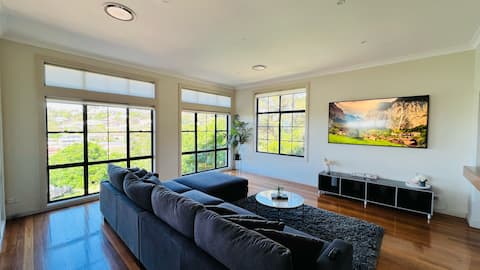 Spacious Family Oasis (Now sleeps 10)