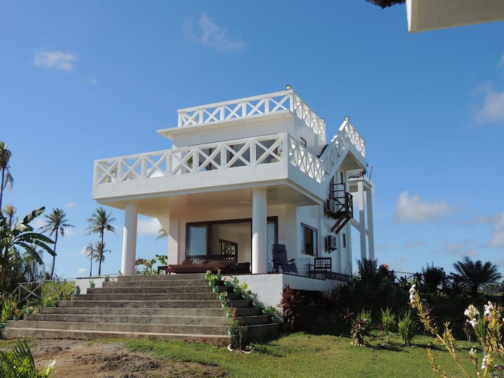 Salvacion Hills White House, with pool Villas for Rent in Siargao