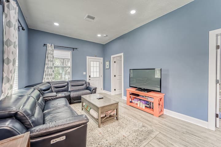 Modern West Tampa Bungalow - Live & Work In Style - Tampa, FL