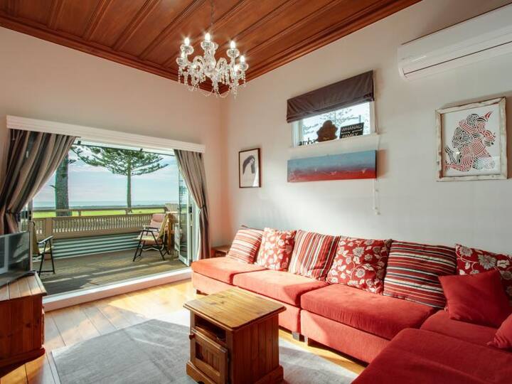 Beach front sea views and sun! Houses for Rent in Napier, Hawke's