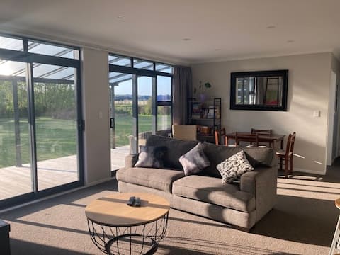 Sunny & Modern On A Peaceful Section