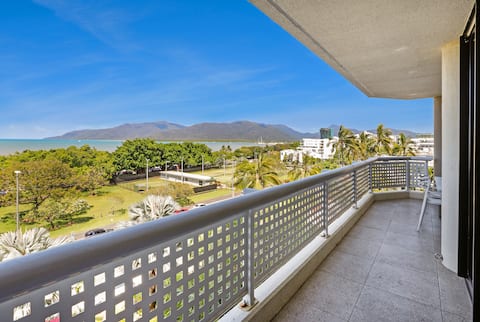 Central Stylish Seafront Getaway Amazing Views