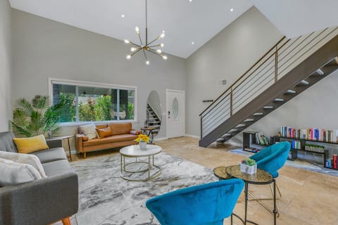 Newly Remodeled Philips Ranch vacation home w Pool