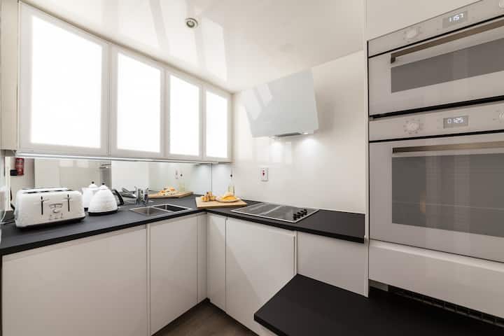 Bat-1a Fantastic Location For This Soho Studio! - Central London