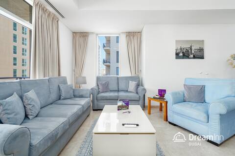 Dream Inn - 2BR Apartment with Balcony - Emaar