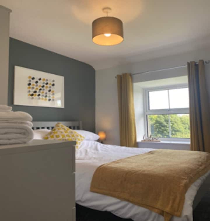 Chumba cha 2 cha kulala mara mbili chenye mwonekano wa Snowdonia. 