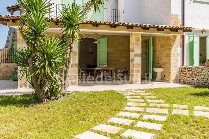 358 Splendida villa con giardino piscina esclusiva gallery image 4