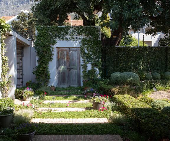 Roseberry House, by Steadfast Collection gallery image 5