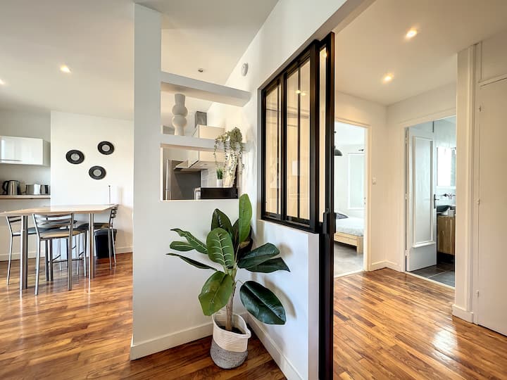 Apartment with small sea/cable car view Apartments for Rent in Brest