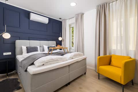 Popular Airbnb listing: "Area" luxury studio apartment with sauna, center in Mjesni Odbor školjić Stari Grad