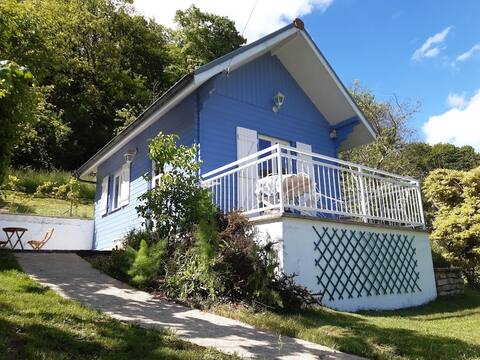 Nice cottage in the heart of nature, close to shops.