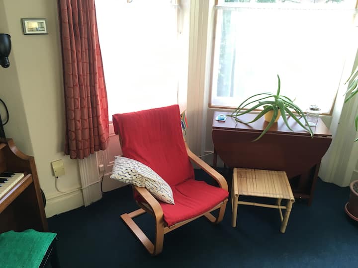Quirky Musician's Studio Flat In Lovely Location - Liverpool