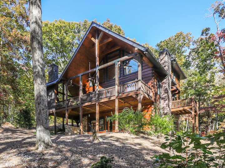 2000 sf lux cabin on 4 acres w/2 streams and pond Cabins for Rent in Jasper, United