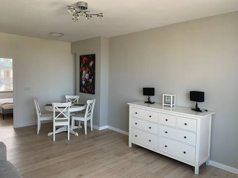 Lovely 3 bedroom service apartment (free parking)