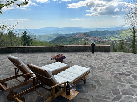 Villa Casale "Il Diaccio" with views of the Maremma