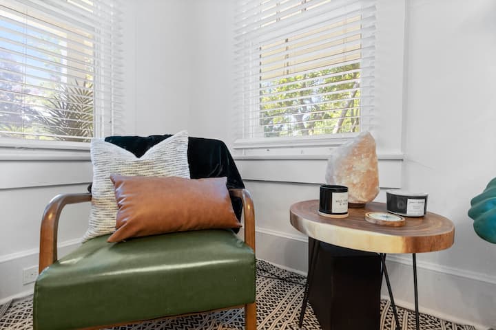 Bungalow South: Stylish & Centrally Located! - Montgomery